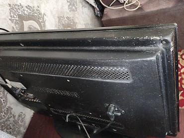 xbox microsoft: Телевизор Samsung, диагональ около 32" (визуально 31–32"). Плоская — 2