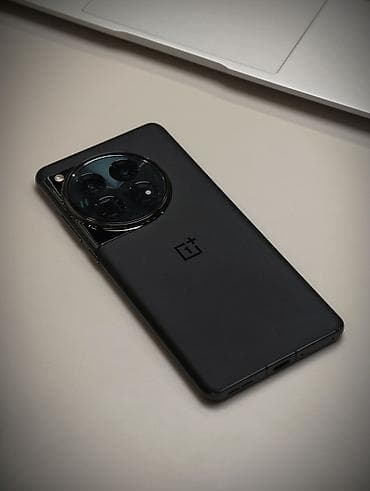 Техника и электроника: OnePlus 12, Б/у, 256 ГБ, цвет - Черный, 2 SIM, eSIM — 8
