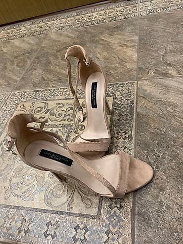 замшевые: Продаю бежевые замшевые босоножки. Носила всего 2 раза — 1