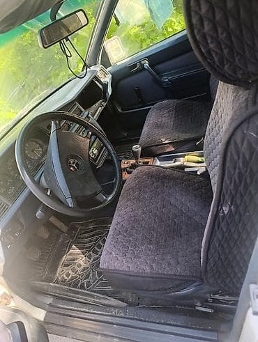 fort focus: Mercedes-Benz C-Class: 1985 г., 2.8 л, Седан — 4