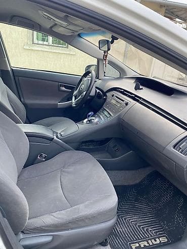 белый byd e2: Toyota Prius: 2010 г., 1.8 л, Вариатор, Гибрид, Лифтбек — 6