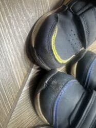 фирменный обувь: Продаю детскую обувь б/у: ботинки Зимние, теплые. В хорошем состоянии — 6