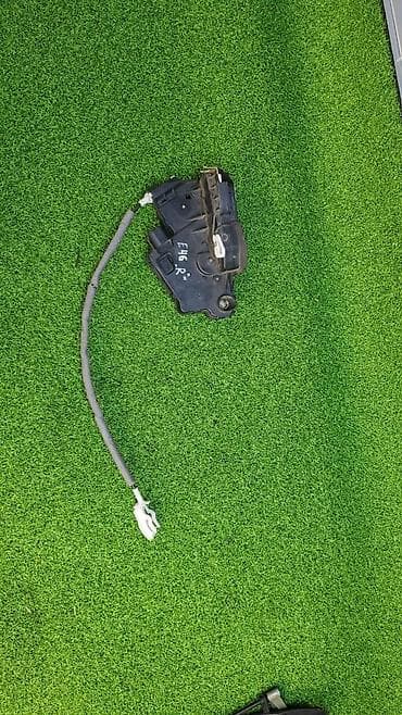 Сальники: Бмв Е46 передний правый замок, в рабочем состоянии, без дефектов, в — 1