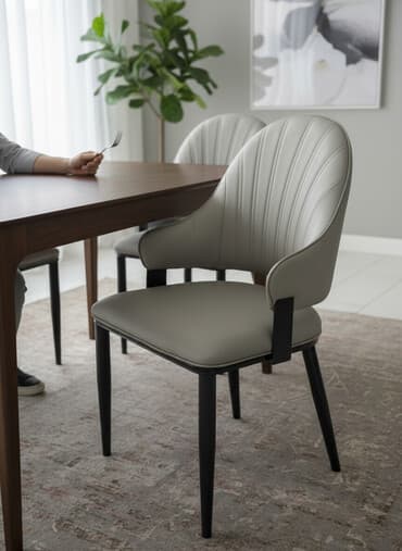 кожа костюм: Стильный обеденный стул с полумягкими подлокотниками - Эргономичная — 1