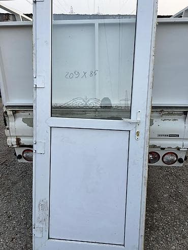 Брусчатка, тротуарная плитка: Б/у Пластиковые входные двери ПВХ разных размеров и окна разных — 1