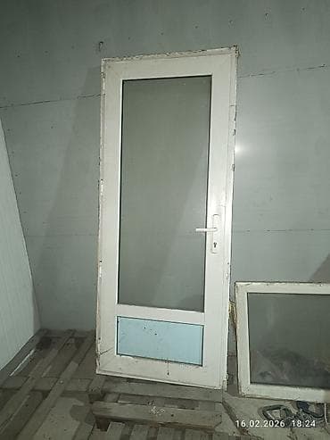 ПВХ конструкции: двери и окна Состав: - Входная пластиковая дверь с