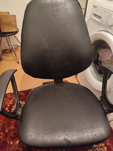 стул для письменного стола: Офисное кресло, С колесиками, цвет - Черный, Экокожа — 1