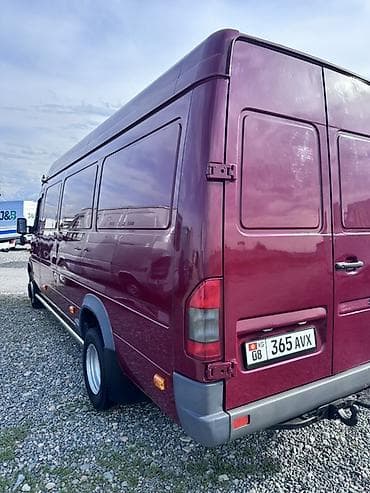 авто мерседес 124: Легкий грузовик, Mercedes-Benz — 2