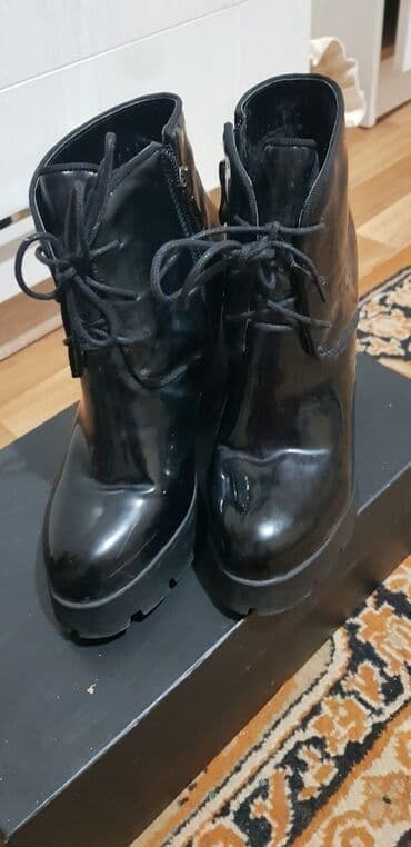 Продаю классные осень зима сапоги пару раз только одевала. женские