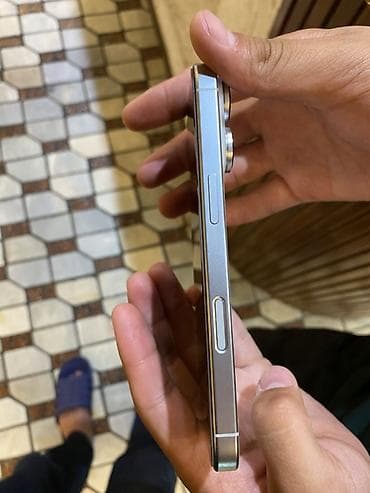 айфон их: IPhone 16 Pro, Белый — 3
