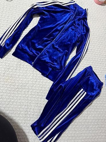Велюровый спортивный костюм adidas Originals - Цвет: насыщенный at lalafo.kg Велюровый спортивный костюм adidas Originals - Цвет: насыщенный
