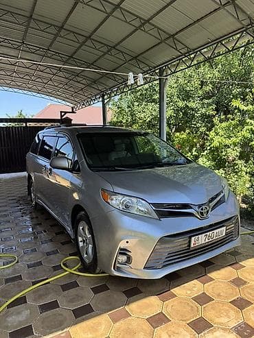 Toyota Sienna: 2019 г., 3.5 л, Автомат, Бензин, Минивэн — 2