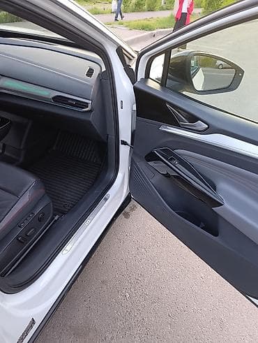 20 место: Volkswagen ID.4: 2022 г., Электромобиль, Кроссовер — 9