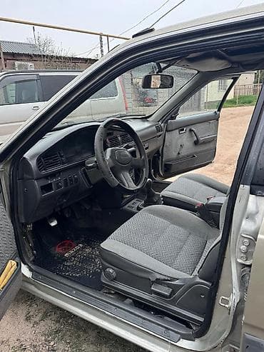 golf 2: Mazda 626: 1987 г., 2 л, Ручные, Бензин, Хэтчбэк — 3