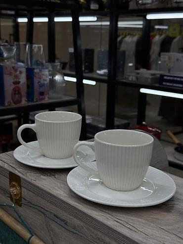 белые кружки: Набор керамических кофейных чашек с блюдцами. - Материал: керамика. - — 8