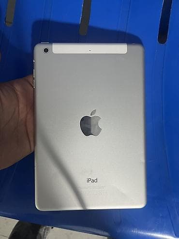 Планшеты: Планшет, Apple, память 32 ГБ, 7" - 8", 4G (LTE), Б/у, Классический цвет - Серебристый — 1