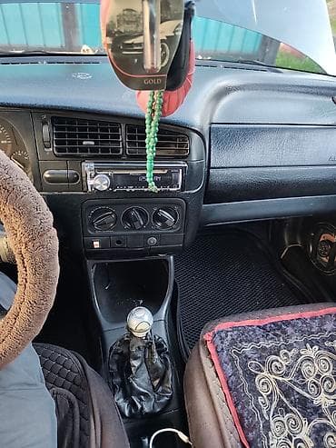 6 2: Volkswagen Golf: 1992 г., 1.8 л, Механика, Бензин, Хэтчбэк — 4