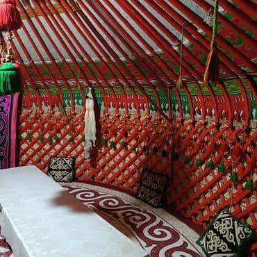 профессиональные музыкальные инструменты: Аренда юрты, Каркас Деревянный, 85 баш, Стулья — 14