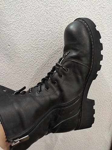 Айымдардын бут кийими: Черные ботинки в брутальном стиле - Модель: кожаные шнурованные — 3