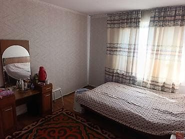 дом барачного типа: Дом с участком - Одноэтажный кирпичный дом с двускатной крышей — 5