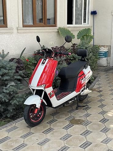 взрослый электрокар: Электроскутер (красно‑белый) в спортивном стиле - Электропривод — 3