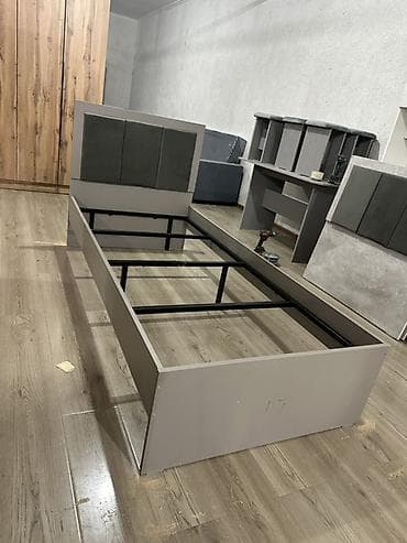 изголовье: Одинарная кровать с мягким изголовьем - Форм‑фактор: односпальная — 5