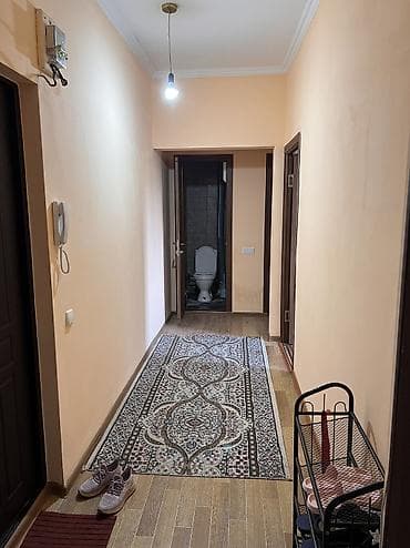 продаю квартиру карпинка: 2 комнаты, Душевая кабина, Постельное белье, Кондиционер — 4