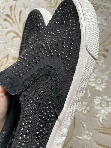 Мокасины и лоферы: Слипоны фирменные хорошего качества 
38 размер 
В идеальном состоянии — 4