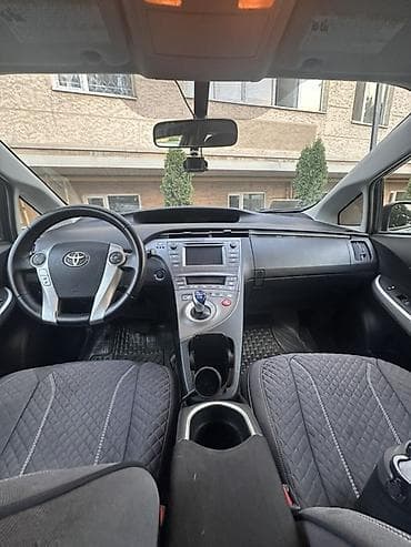 Продажа авто: Toyota Prius: 2014 г., 1.8 л, Вариатор, Гибрид, Хэтчбэк — 4
