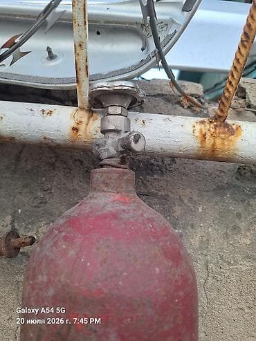 Все для дома и сада: Баллоны красный газовый/углекислотный 3500с. и голубой — 4