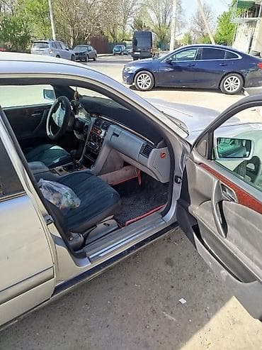 gen kg: Mercedes-Benz E-Class: 1995 г., Седан — 7