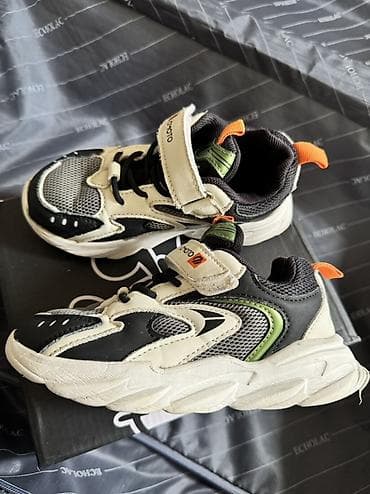 обувь 27 размер: Детские б/у кроссовки Jomoto
Состояние - хорошее. ( 4/5)
Размер - 28 — 1