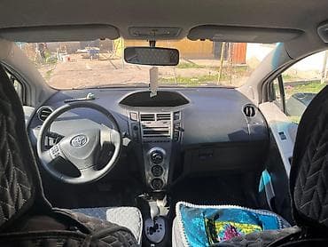 hyundai аксент: Toyota Yaris: 2010 г., 1.3 л, Автомат, Бензин, Хэтчбэк — 4