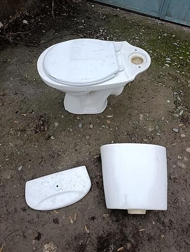 Продаю унитаз с бочком б/у