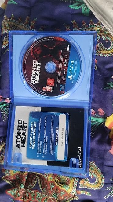 game controller: Atomic Heart — версия для PlayStation 4 на диске Blu‑ray — 2