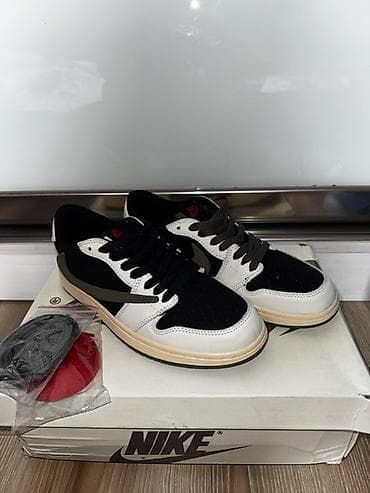 Мужские кроссовки, 40, Nike, Новый, цвет - Черный, Платная доставка