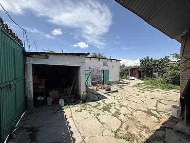 3 3: 🏡 Продаётся дом в г. Каракол! 📍 Адрес: ул. Московская, угловой — 10