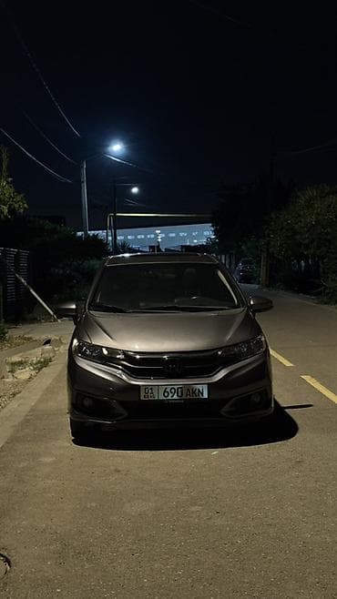corolla 2018: Honda Fit: 2018 г., 1.5 л, Автомат, Бензин, Хэтчбэк — 3