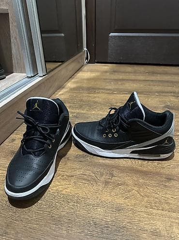 Жеке буюмдар: Эркектердин кроссовкасы, 43, 44, Jordan, Колдонулган, түсү - Кара, Өзү алып кетүү — 1