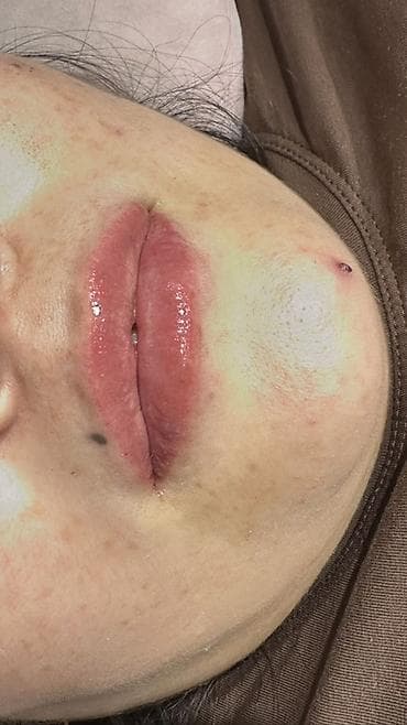 тонирование волос: Акварельный перманентный макияж губ - Естественное выравнивание тона — 6