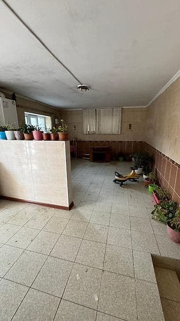 сдаётся студия: Просторное нежилое помещение свободной планировки. Характеристики: - — 3