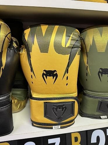 Перчатки: Боксерские перчатки Venum, размер 10 oz. - Материал: синтетическая — 1