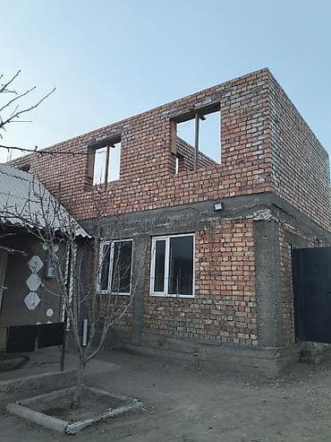 Продаётся недостроенный кирпичный дом с надстройкой второго этажа