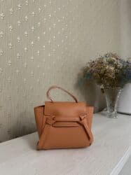 у настоящей женщины должна быть сумка из италии: Мини-сумка через плечо/в руку, компактная. Характеристики: - Размеры — 1