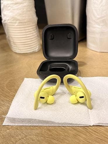 Беспроводные наушники Beats Powerbeats Pro (цвет: жёлтый) с зарядным