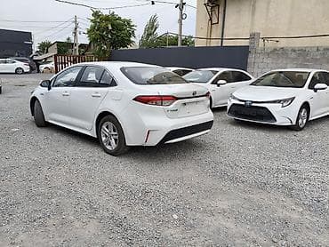 Toyota Corolla: 2021 г., 1.8 л, Гибрид, Седан — 4