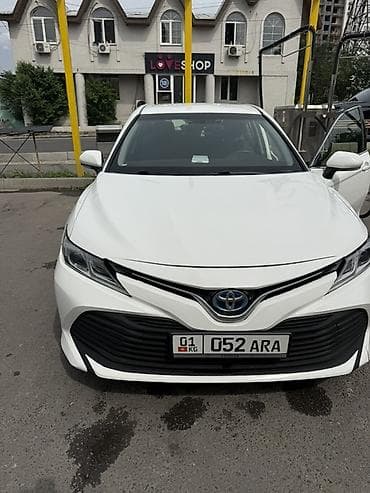 Toyota Camry: 2018 г., 2.5 л, Автомат, Гибрид, Седан
