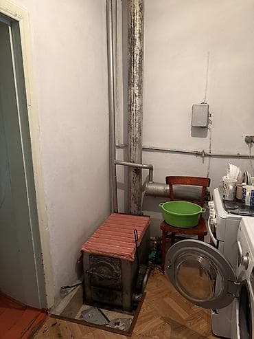 продаю дом ак ордо 1: Продаётся жилой дом с двором и хозяйственными постройками. - Отдельно — 9