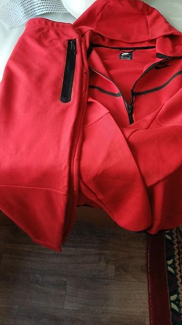 Спортивный костюм, На молнии, XS at lalafo.kg Спортивный костюм, На молнии, XS