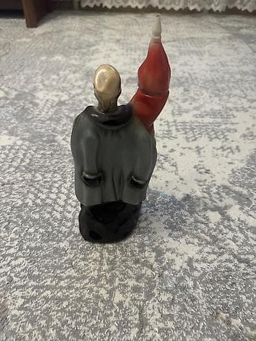 Көркөм өнөр жана коллекциялоо: Фарфоровая статуэтка «Казак с булавой/флагом» - Материал: фарфор — 2